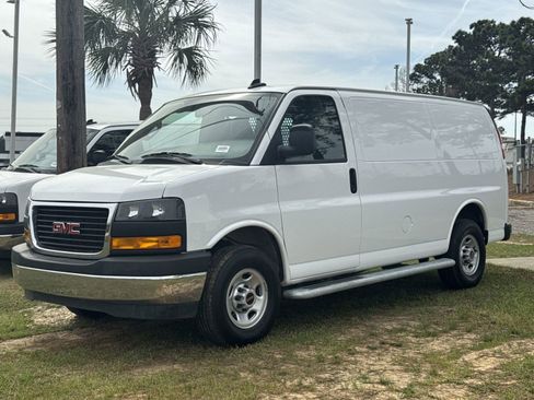 Used 2024 GMC Savana 2500 w/ Driver Convenience Package image 5