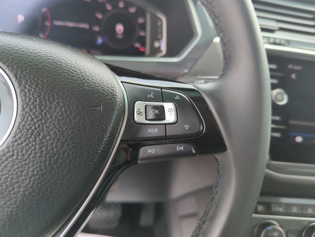 Used 2020 Volkswagen Tiguan SEL AWD/4WD image 45