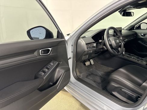 Used 2025 Honda Civic Sport image 4