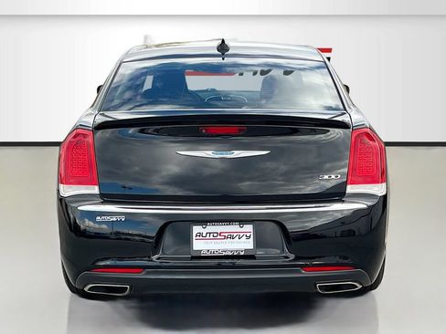Used 2021 Chrysler 300 Touring w/ Driver Convenience Group RWD image 6