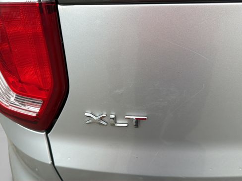 Used 2018 Ford Explorer XLT w/ XLT Appearance Package AWD/4WD image 33