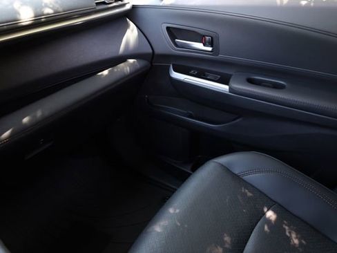 Used 2025 Toyota Sienna Platinum image 9