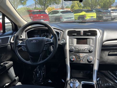 Used 2017 Ford Fusion SE FWD image 23
