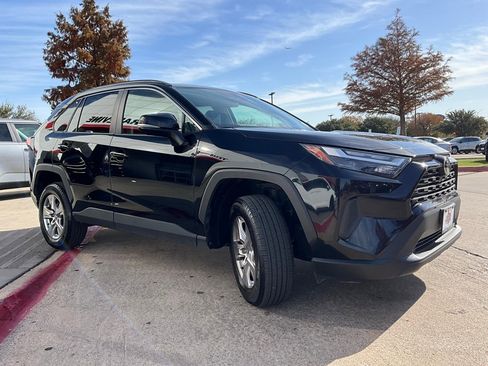 Used 2025 Toyota RAV4 XLE image 5