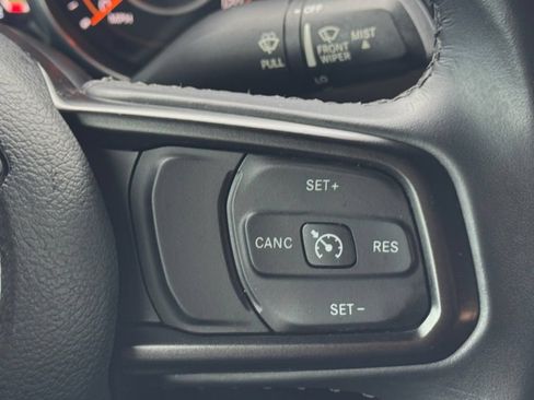 Used 2018 Jeep Wrangler Unlimited Sport S AWD/4WD image 22