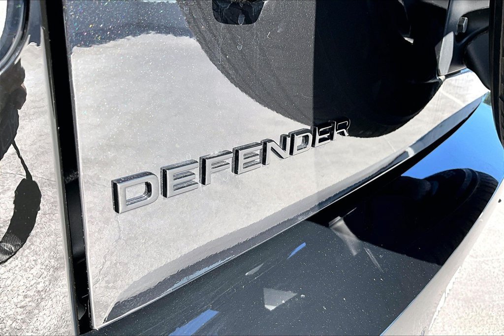 New 2026 Land Rover Defender 110 S AWD/4WD image 9