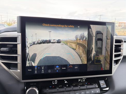 Used 2025 Toyota Tundra Limited AWD/4WD image 22