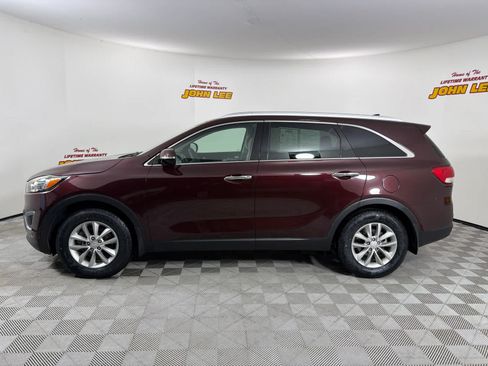 Used 2018 Kia Sorento FWD image 2