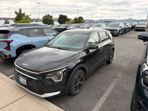 Used 2024 Kia Niro LX FWD image 3