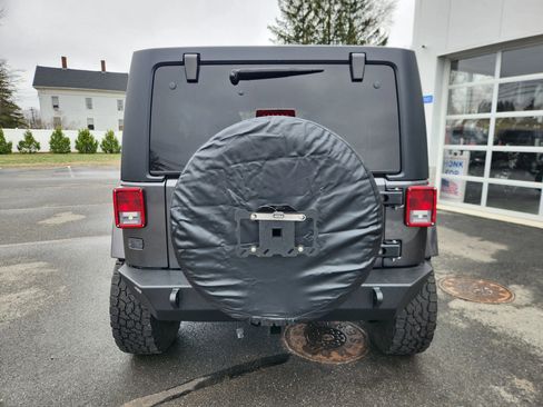 Used 2017 Jeep Wrangler Unlimited Sahara w/ Dual Top Group AWD/4WD image 14