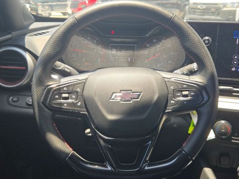 Used 2024 Chevrolet Trax RS w/ Sunroof Package FWD image 18