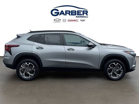 Used 2024 Chevrolet Trax LT w/ LT Convenience Package FWD image 6