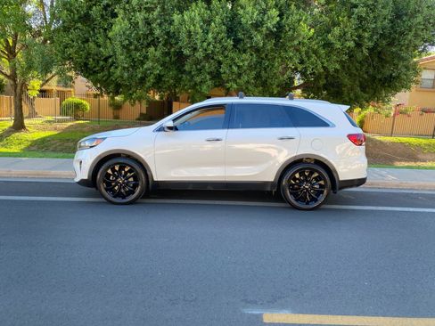 Used 2020 Kia Sorento EX FWD image 79