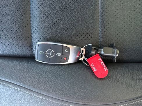 Used 2022 Mercedes-Benz GLE 350 4MATIC w/ 3rd Row Seat Package image 29