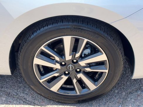 Certified 2025 Nissan Versa SV image 8