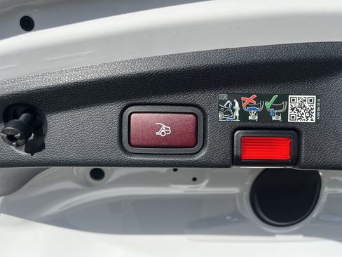 Used 2022 Mercedes-Benz E 450 Cabriolet image 34