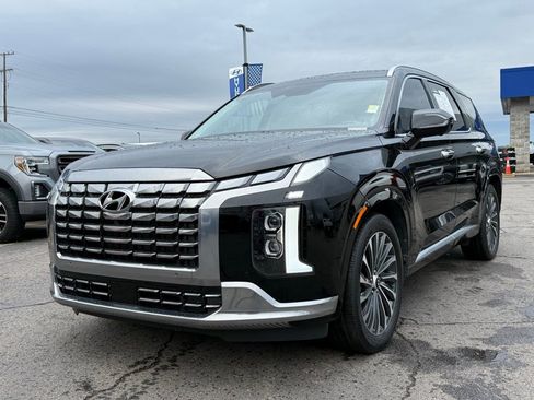 Used 2024 Hyundai Palisade Calligraphy image 3