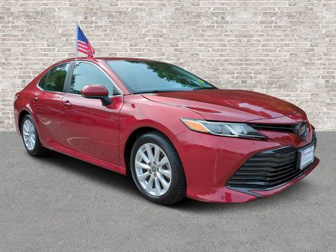 Used 2019 Toyota Camry LE FWD image 1