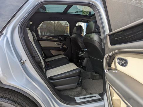 Used 2018 Bentley Bentayga Onyx Edition image 37