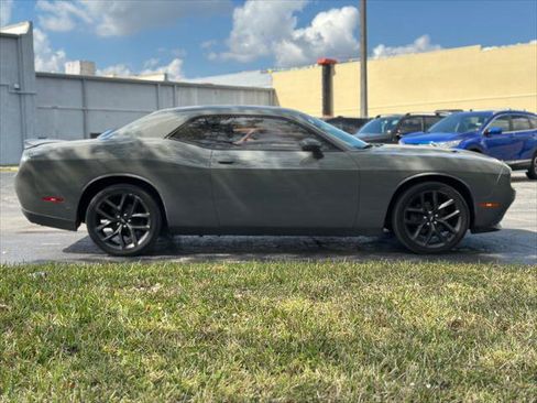 Used 2019 Dodge Challenger SXT w/ Blacktop Package image 9