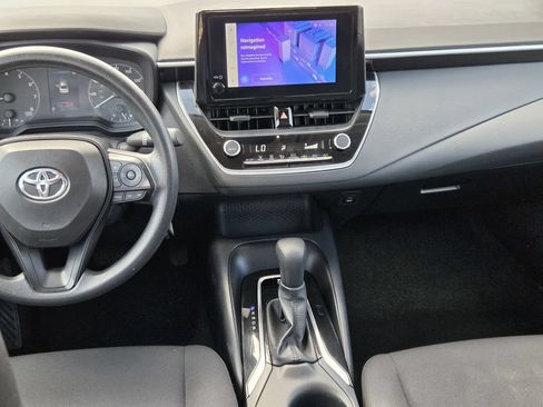 Used 2025 Toyota Corolla LE FWD image 17