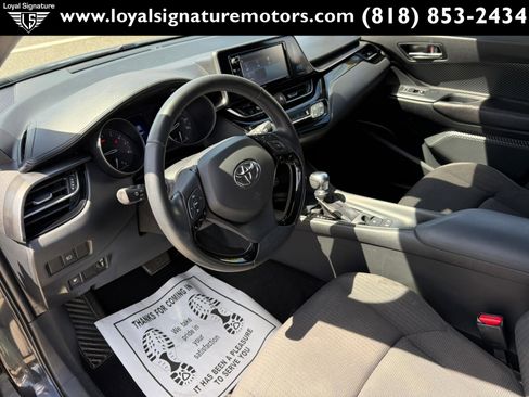 Used 2018 Toyota C-HR XLE FWD image 16