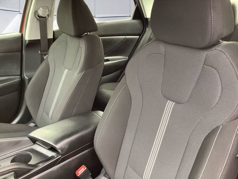 Used 2022 Hyundai Elantra SE image 8