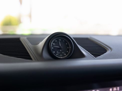 Certified 2023 Porsche Macan image 13