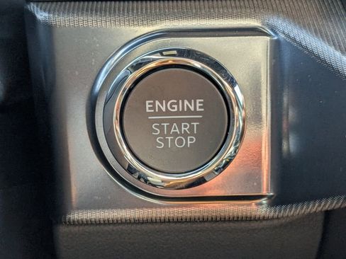 Certified 2025 Ford F150 Platinum image 32