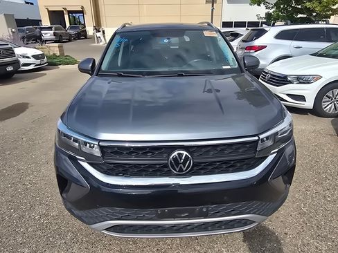 Used 2022 Volkswagen Taos SE FWD image 14