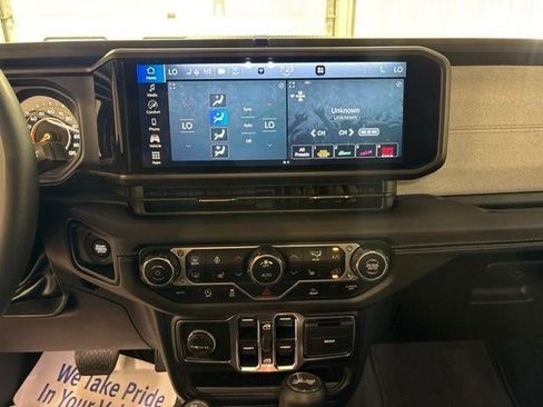 Used 2025 Jeep Wrangler Unlimited Sahara AWD/4WD image 19