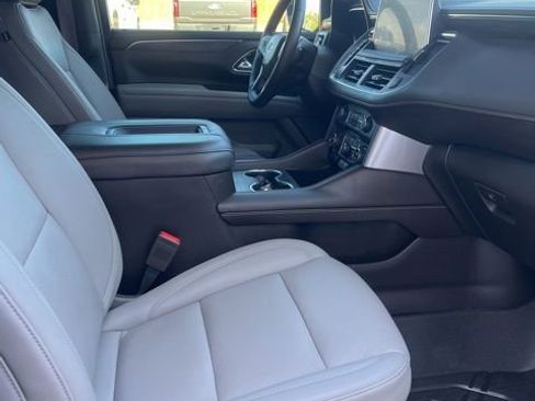 Used 2024 Chevrolet Suburban Z71 w/ Luxury Package image 11