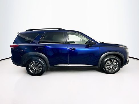 Used 2025 Nissan Pathfinder SV FWD image 10