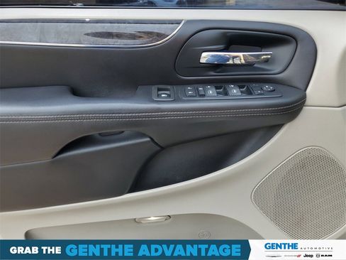 Used 2011 Chrysler Town & Country Touring image 9