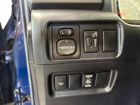 Used 2018 Toyota 4Runner TRD Off-Road Premium AWD/4WD image 11