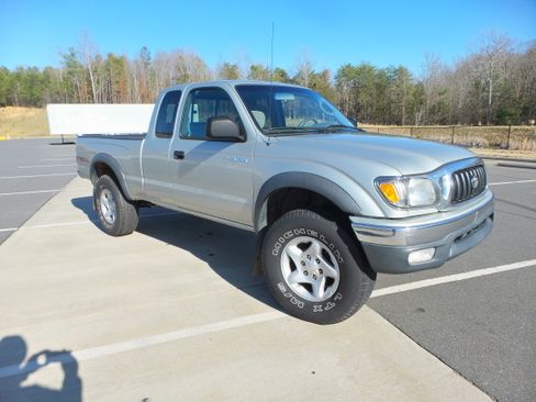 Used 2002 Toyota Tacoma PreRunner image 24