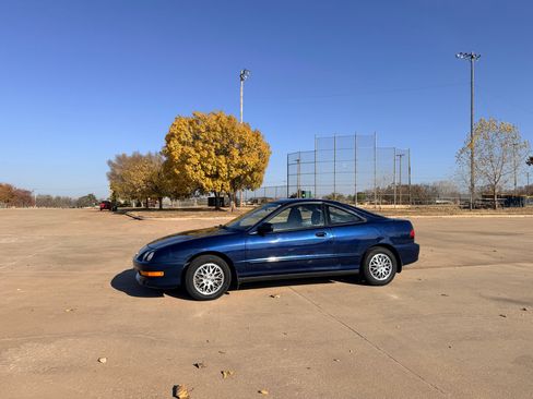 Used 1998 Acura Integra LS image 2