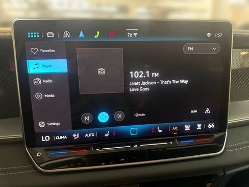 Certified 2025 Volkswagen Tiguan SE AWD/4WD image 13