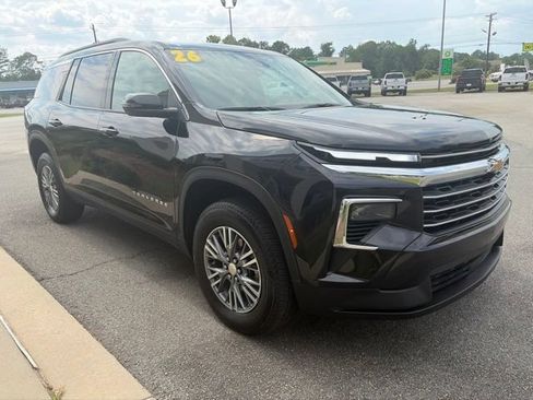 Used 2026 Chevrolet Traverse LT FWD image 4