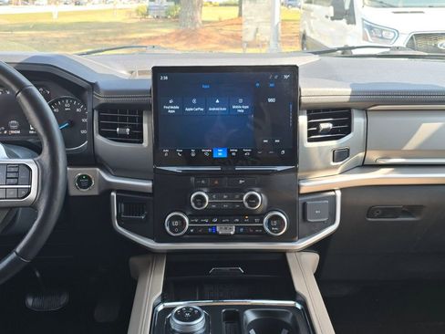 Used 2024 Ford Expedition Max XLT image 17