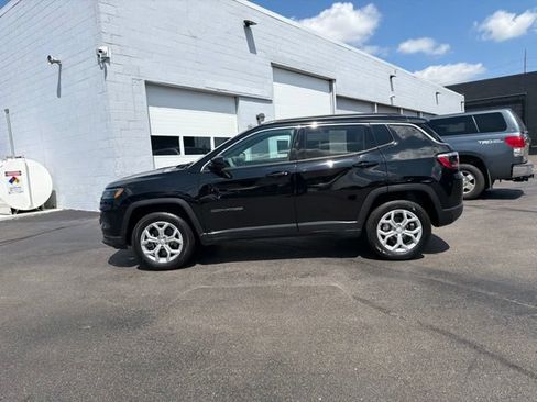 Used 2024 Jeep Compass Latitude AWD/4WD image 18