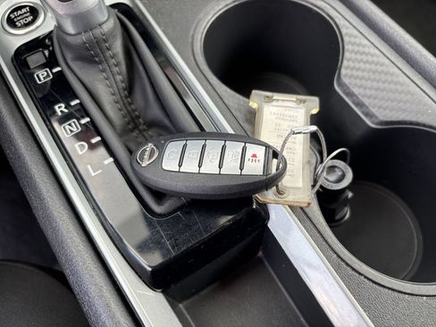 Used 2025 Nissan Altima 2.5 SV FWD image 21