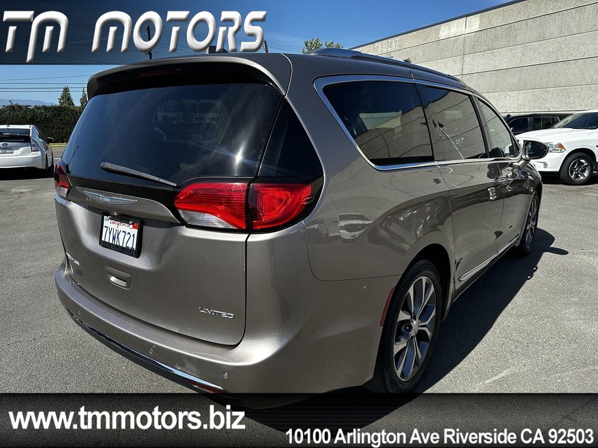 Used 2017 Chrysler Pacifica Limited w/ UConnect Theater Package FWD image 22
