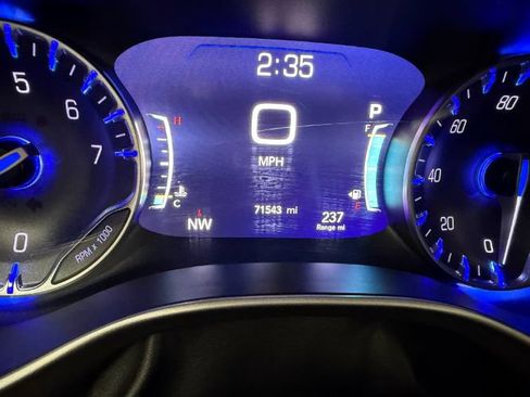 Used 2023 Chrysler Pacifica Touring-L FWD image 20