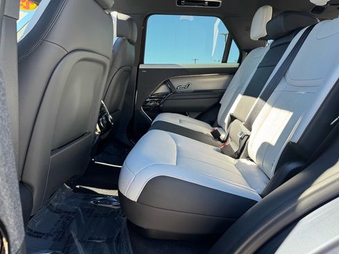 Used 2025 Land Rover Range Rover Sport Dynamic SE image 16