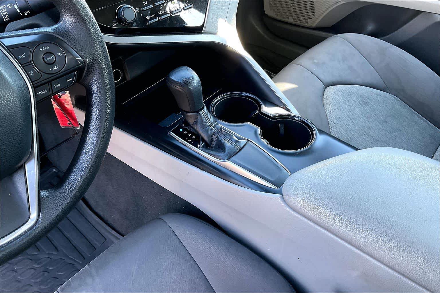 Used 2018 Toyota Camry LE FWD image 13