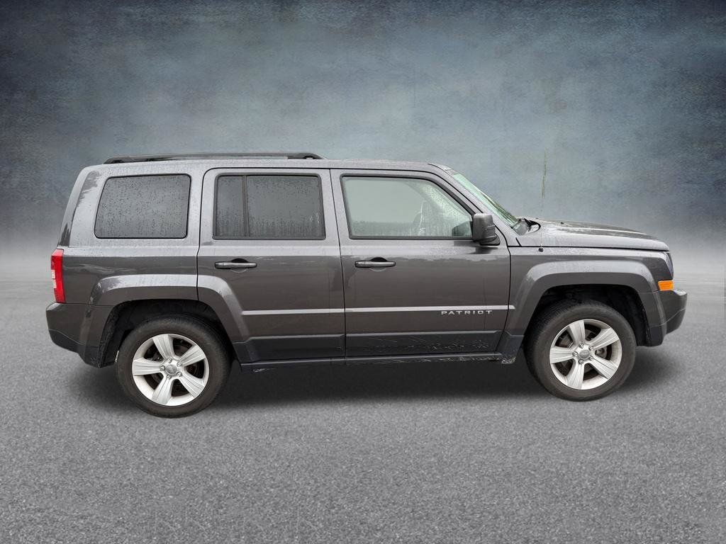 Used 2015 Jeep Patriot Latitude AWD/4WD image 7