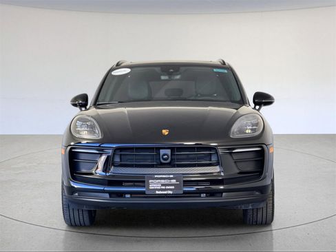 Used 2025 Porsche Macan image 11