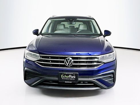 Used 2022 Volkswagen Tiguan SE w/ Panoramic Sunroof Package image 2