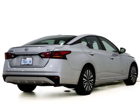 Used 2024 Nissan Altima 2.5 SV image 6